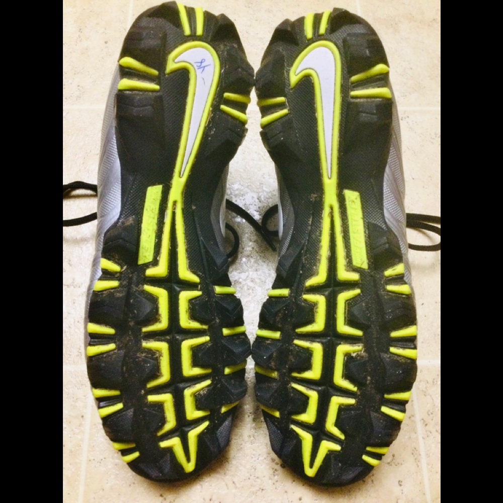 nike strike shark men's football cleat